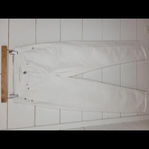 American Eagle Outfitters size 4 white denim 90s straight jeans